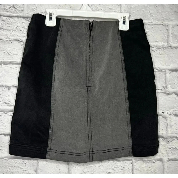 Free People modern femme colorblock black and gray mini skirt, size 8. - Picture 4 of 7